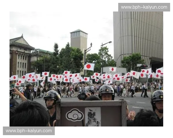 冰与火的巅峰博弈：当那不勒斯的蔚蓝热浪，撞上犹文图斯的黑白铁律